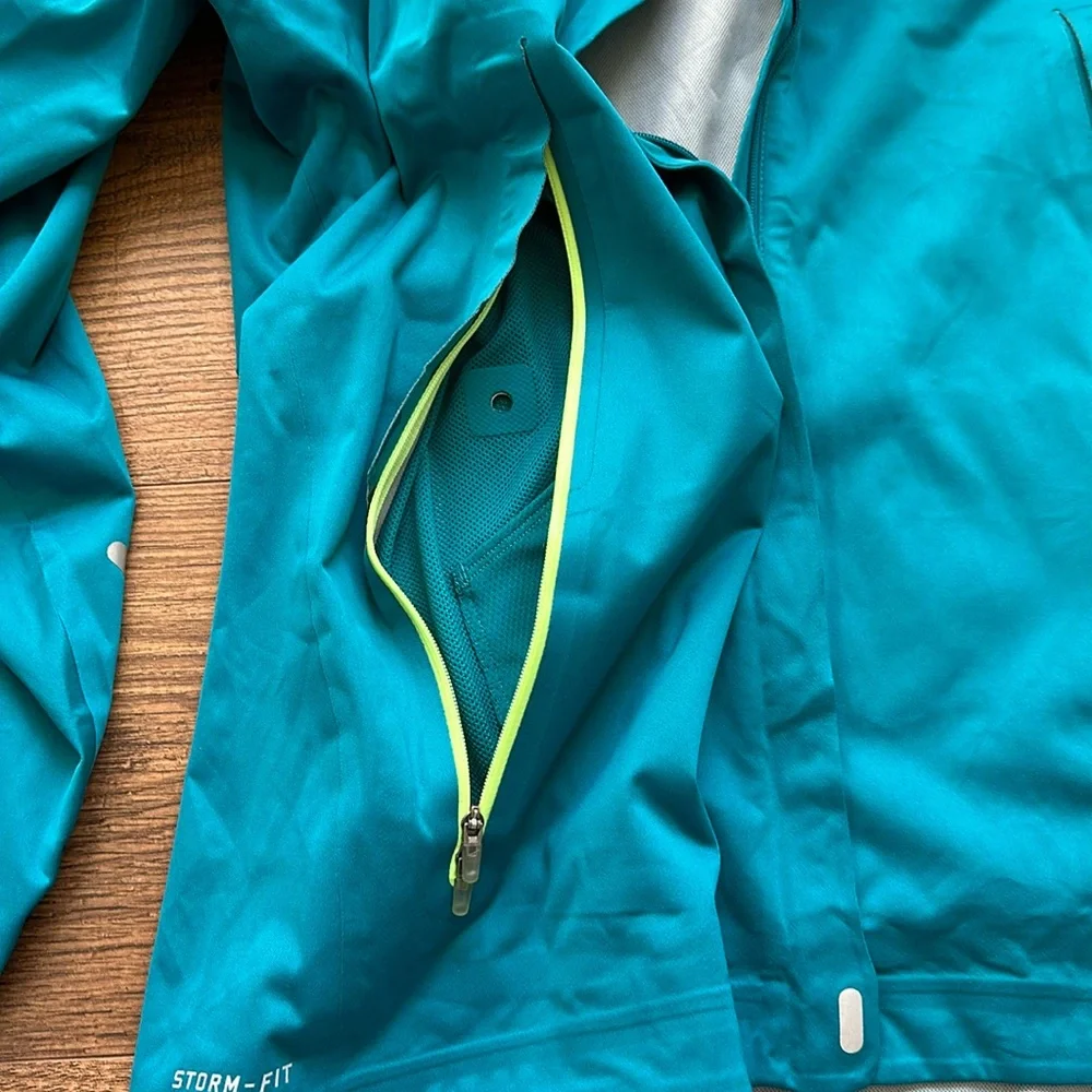 Nike Storm Fit Lightweight Jacket - Picture 4 of 9